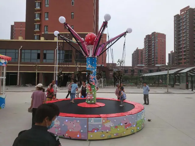 Trampoline élastique rotatif pour 6 personnes - photo détaillée 1 | JH Amusement