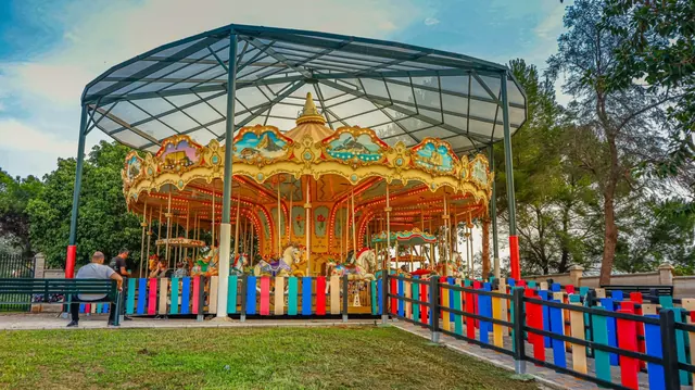 Carrousel de 11,5 m pour 48 places - photo détaillée 1 | JH Amusement