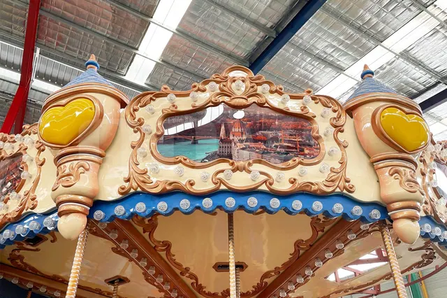 Carrousel à auvent pêche 16 places - photo détaillée 3 | JH Amusement