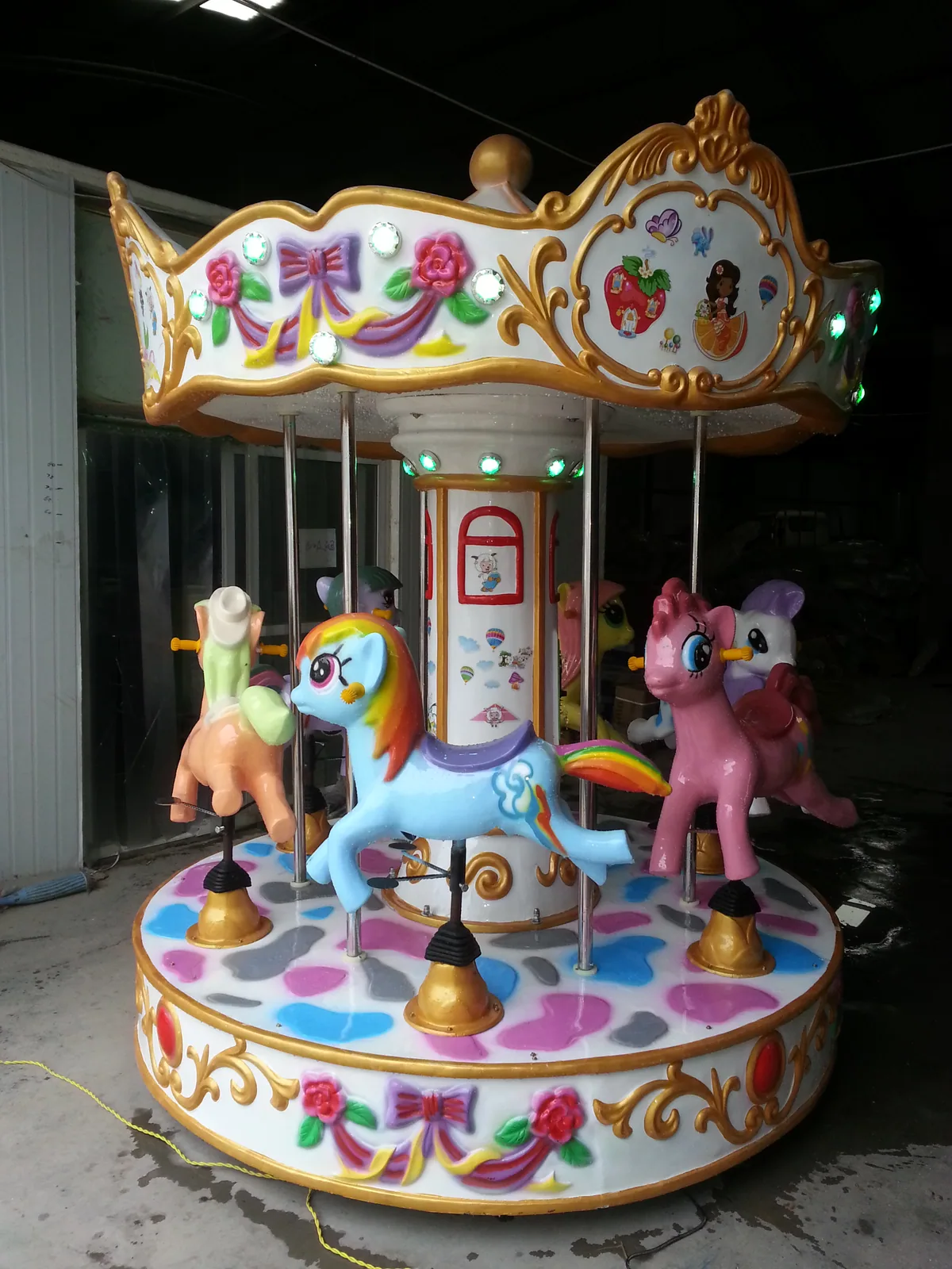 Mini carrousel 3 places - photo principale du produit | JH Amusement