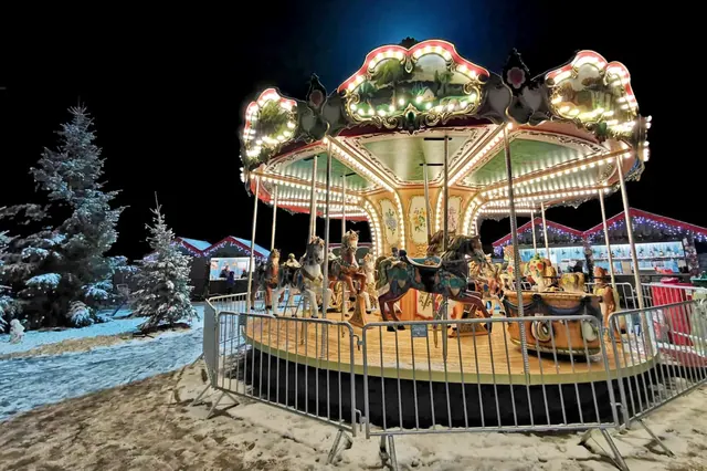 Carrousel 7 m 26 places - photo détaillée 1 | JH Amusement