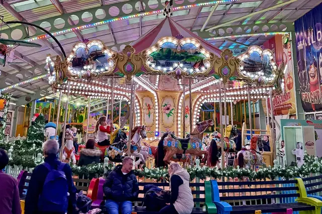 Carrousel 7 m 26 places - photo détaillée 3 | JH Amusement