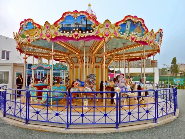 Carrousel de 8,5 m pour 40 places - photo détaillée 2 | JH Amusement