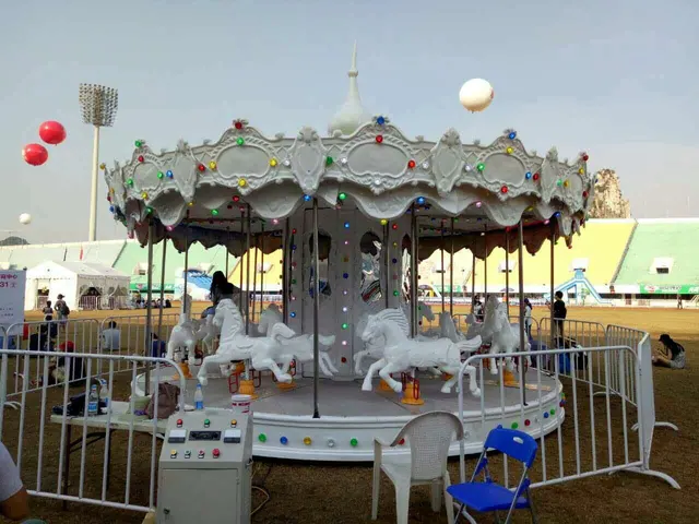 دائري الزفاف الأبيض النقي - الصورة التفصيلية 2 | JH Amusement