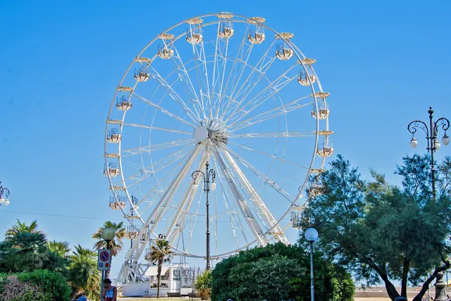 Grande Roue de 30 m (21 Gondoles) - photo détaillée 3 | JH Amusement