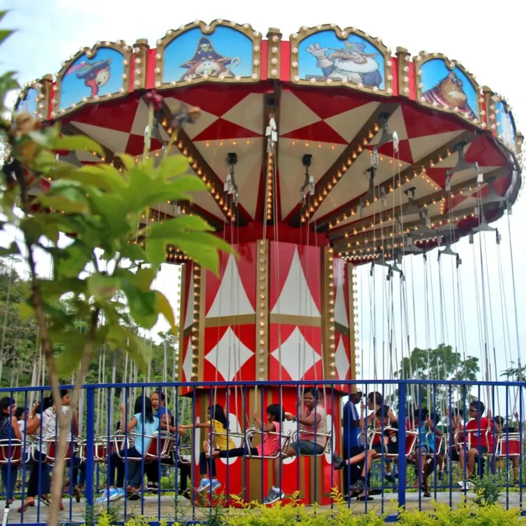 Famille Échangiste - photo principale du produit | JH Amusement