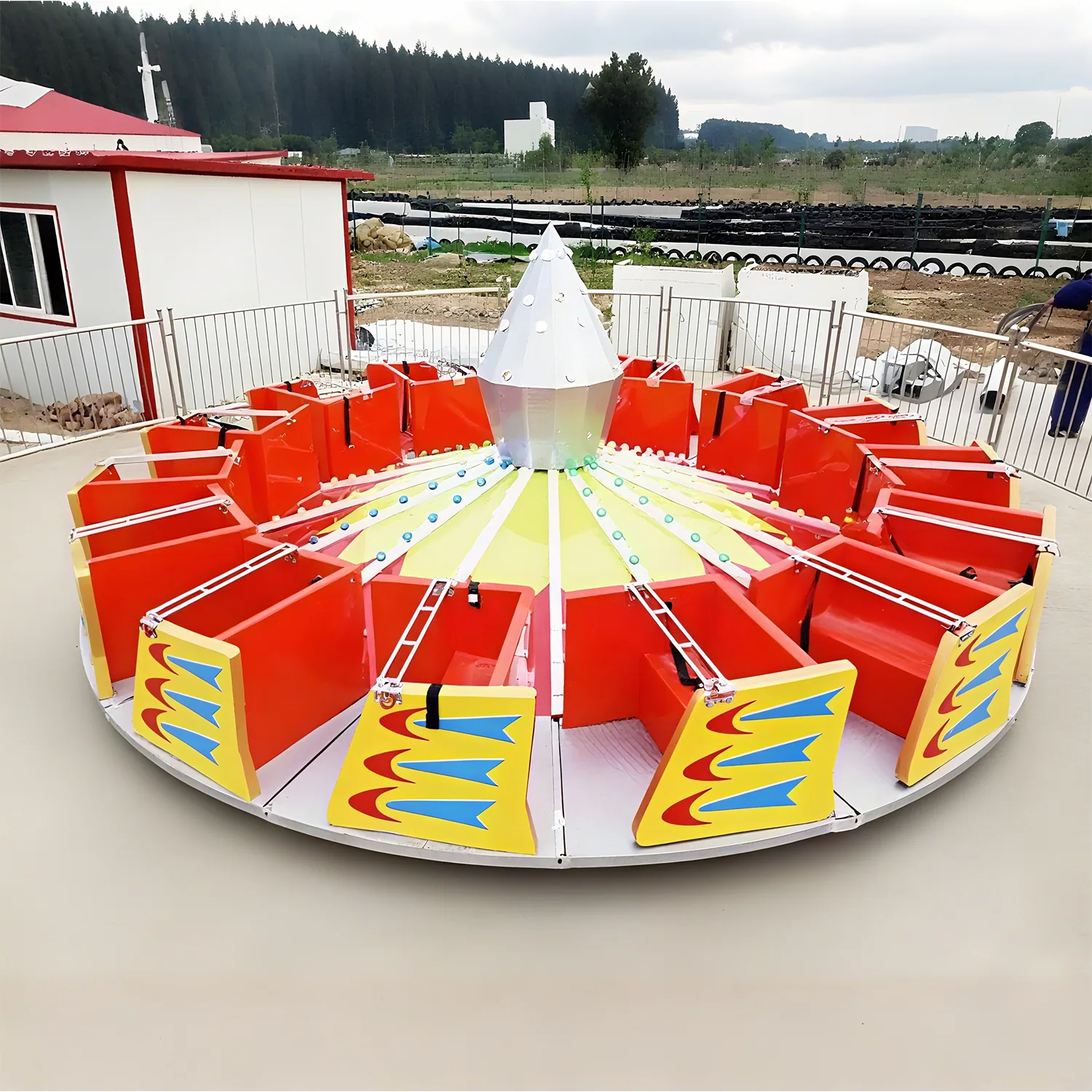 Поездка на летающей тарелке Феникса - подробное фото 1 | JH Amusement