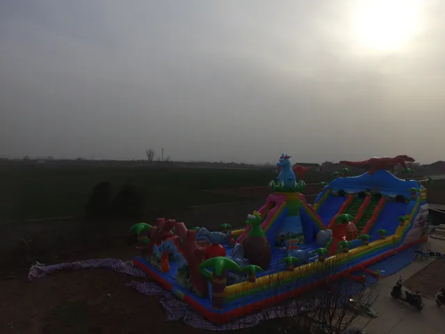 Parque inflable Jurassic de 10x25 m - foto de detalle 1 | JH Amusement