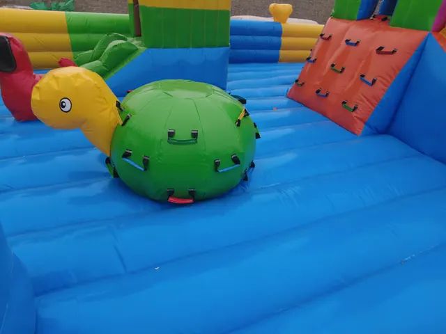 Надувной замок Медведь площадью 120 кв.м. - подробное фото 2 | JH Amusement
