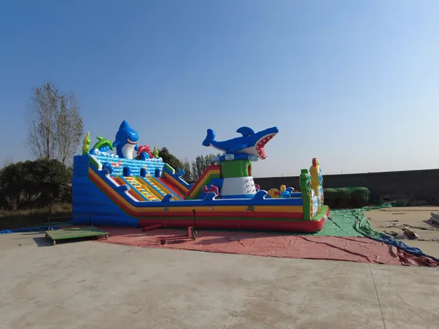 Gonflable sous-marin de 120 m² - photo principale du produit | JH Amusement