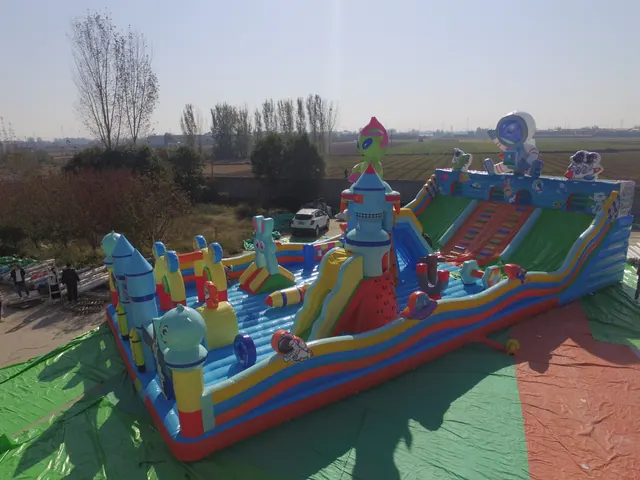 Gonflable Astronaute de 200 m² - photo détaillée 1 | JH Amusement