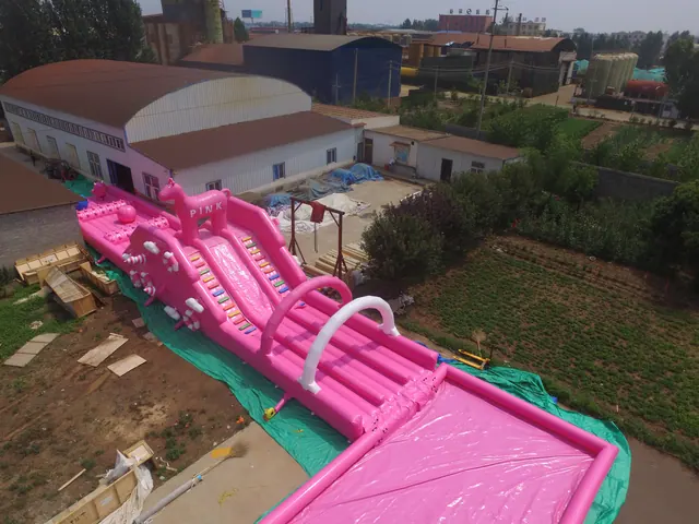 Надувная розовая водная горка 5х30 м - подробное фото 2 | JH Amusement