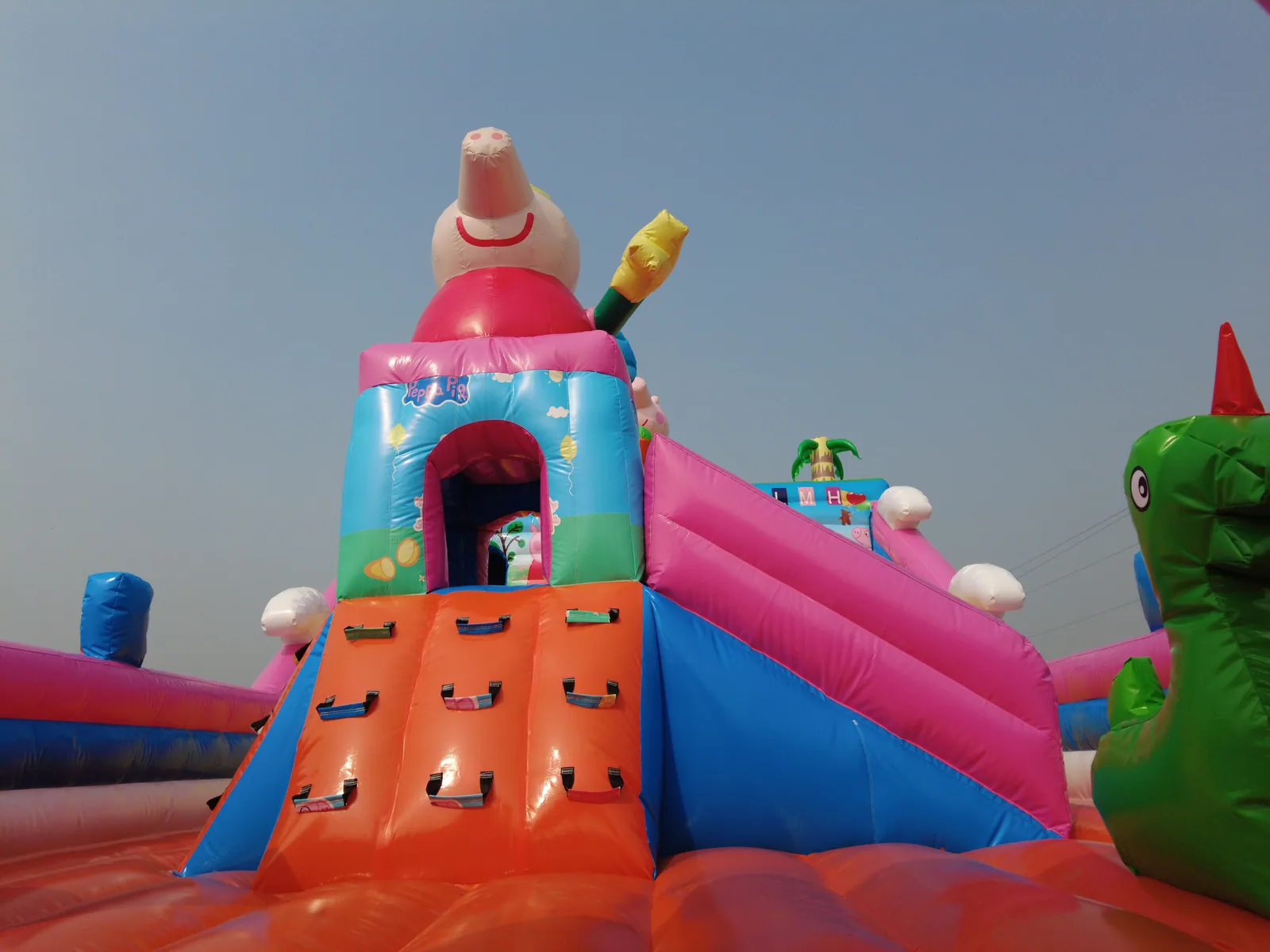 6x10 m Piggy Inflatable Outdoor - main product photo | JH Amusement