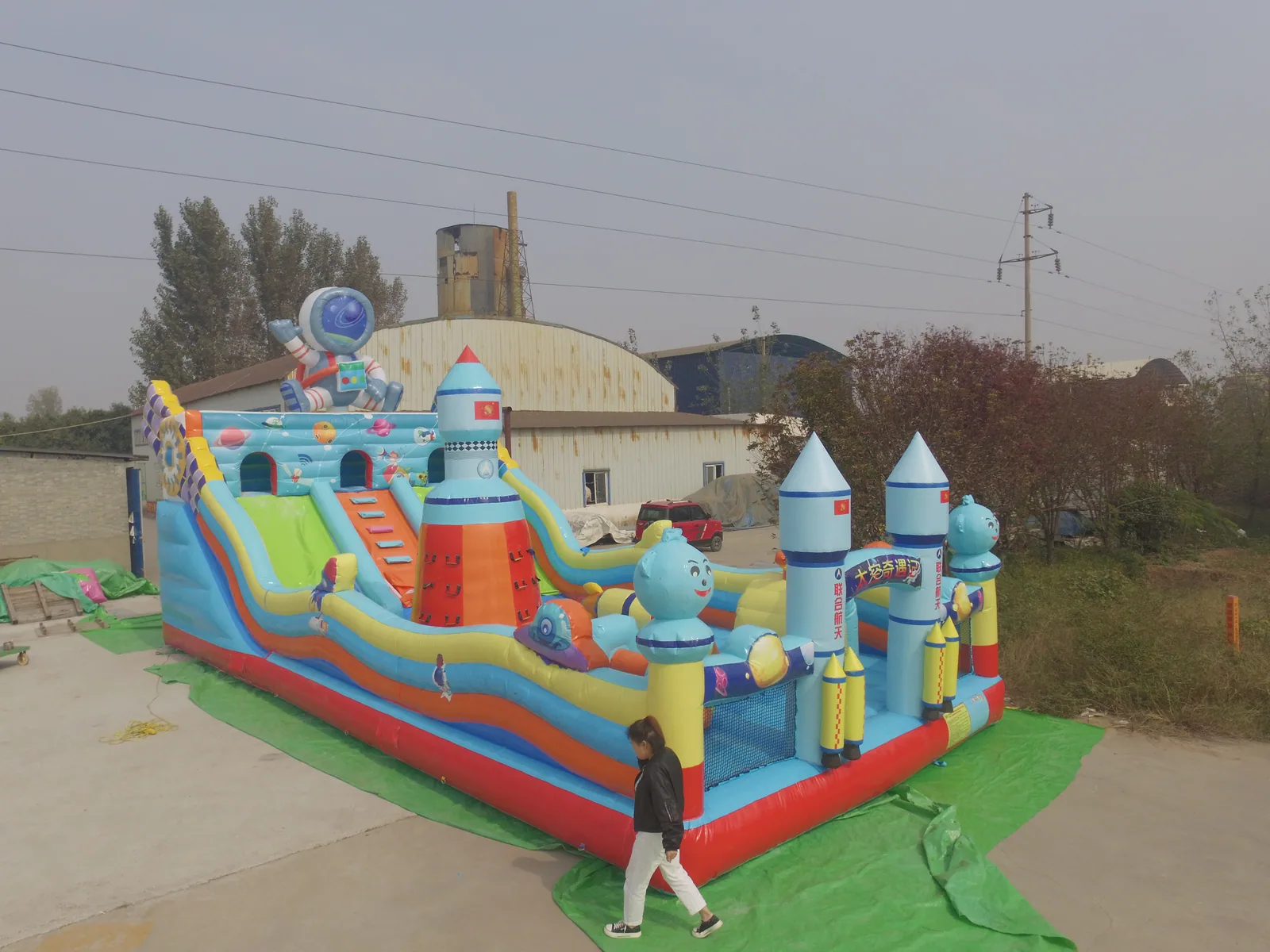 Gonflable Aventure Spatiale 6x12 m - photo détaillée 1 | JH Amusement