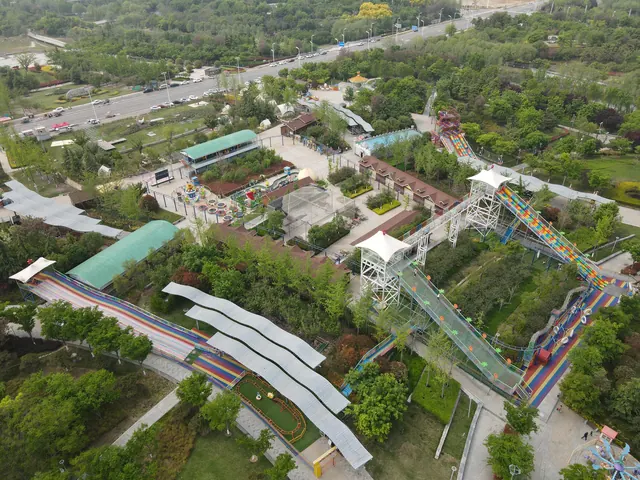 Parque de cuerdas de aventura entre árboles - foto de detalle 3 | JH Amusement