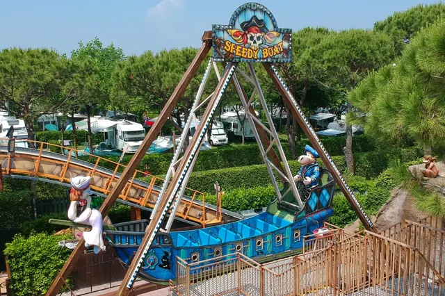 Bateau pirate moyen T0802 - photo détaillée 4 | JH Amusement