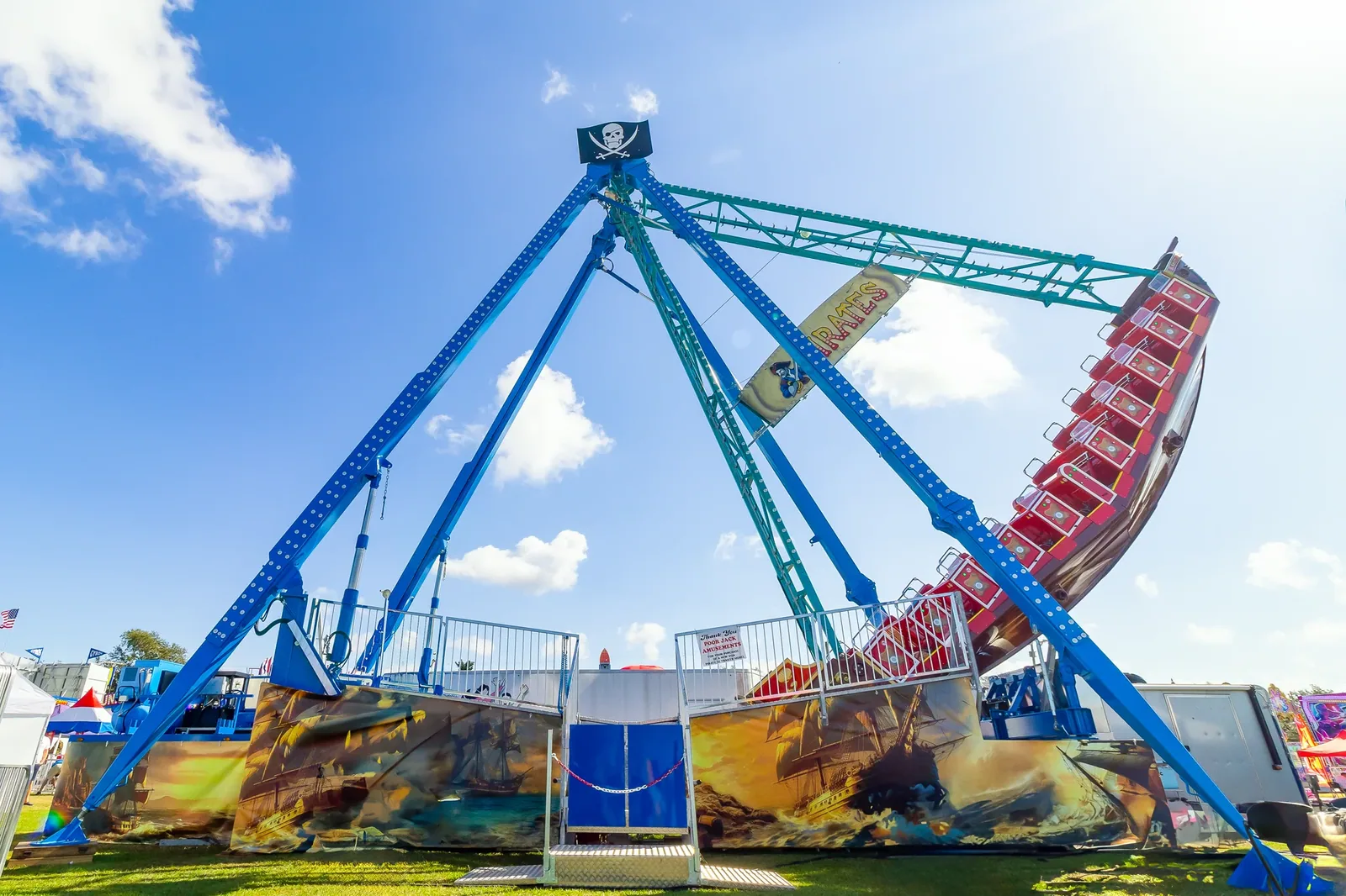 سفينة القراصنة المثبتة على مقطورة MX276TM - صورة المنتج الرئيسية | JH Amusement