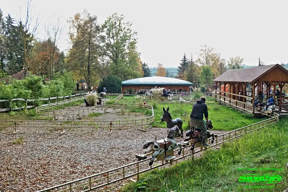 Balade sur piste d'aventure à poney - photo principale du produit | JH Amusement