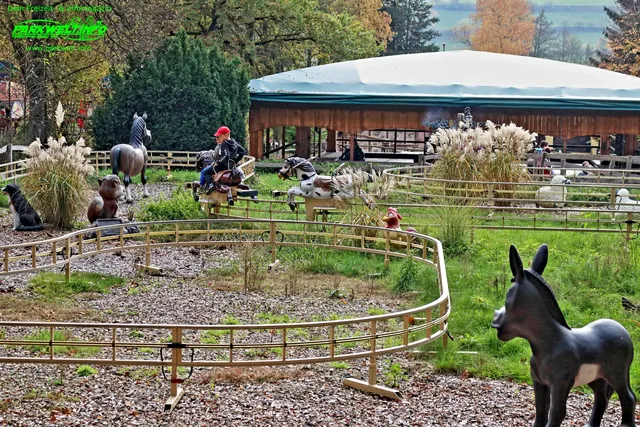 Balade sur piste d'aventure à poney - photo détaillée 4 | JH Amusement