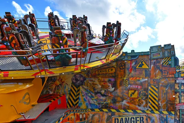 Rock & Roll Thrill Ride - detail photo 2 | JH Amusement