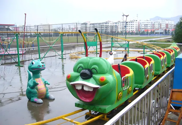 Montagnes russes Caterpillar - photo détaillée 2 | JH Amusement