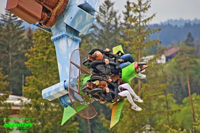 Tower Planes - detail photo 1 | JH Amusement