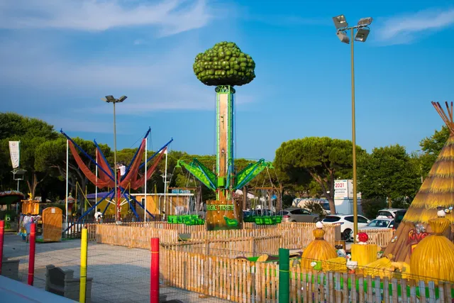 Torre columpio de 9 m - foto de detalle 4 | JH Amusement